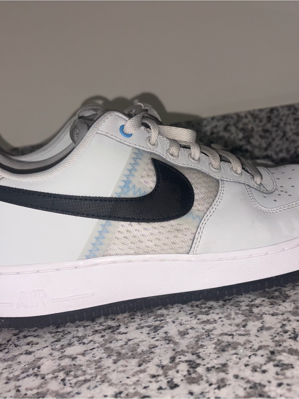 Nike Air Force 1 Low ‘07 LV8 SE -
Mesh Tape Photon Dust University Blue